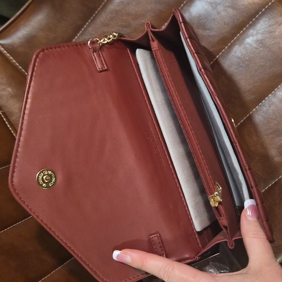 NWT 🐻‍❄Badgley Mischka Burgundy Quilted Chain Crossbody W/ Bagcharm Cardholder - Picture 4 of 9